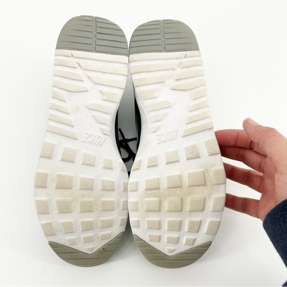 Nike AirMax Thea Women’s Size 5.5 Black & White - Picture 5 of 7